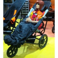 Delichon Dolly models the BundleBean cosy in XL Delta