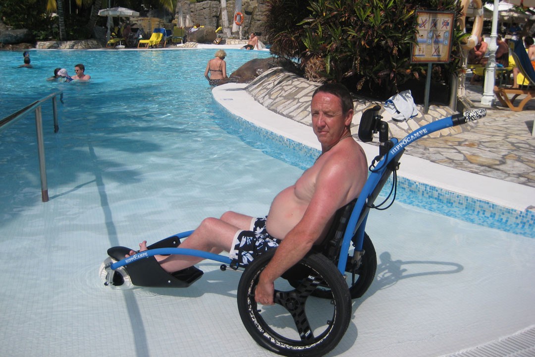 Hippocampe on swimming pool ramp 1