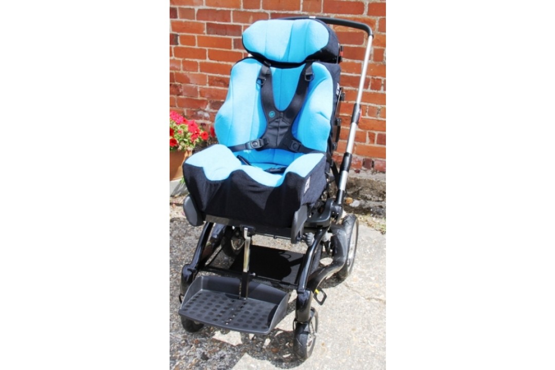 Foam-Karve Seat on R82 Stingray Size 2 sky/black covers