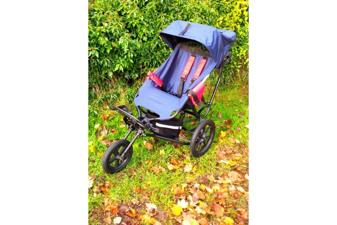 Navy Delta with red pads and sunhood