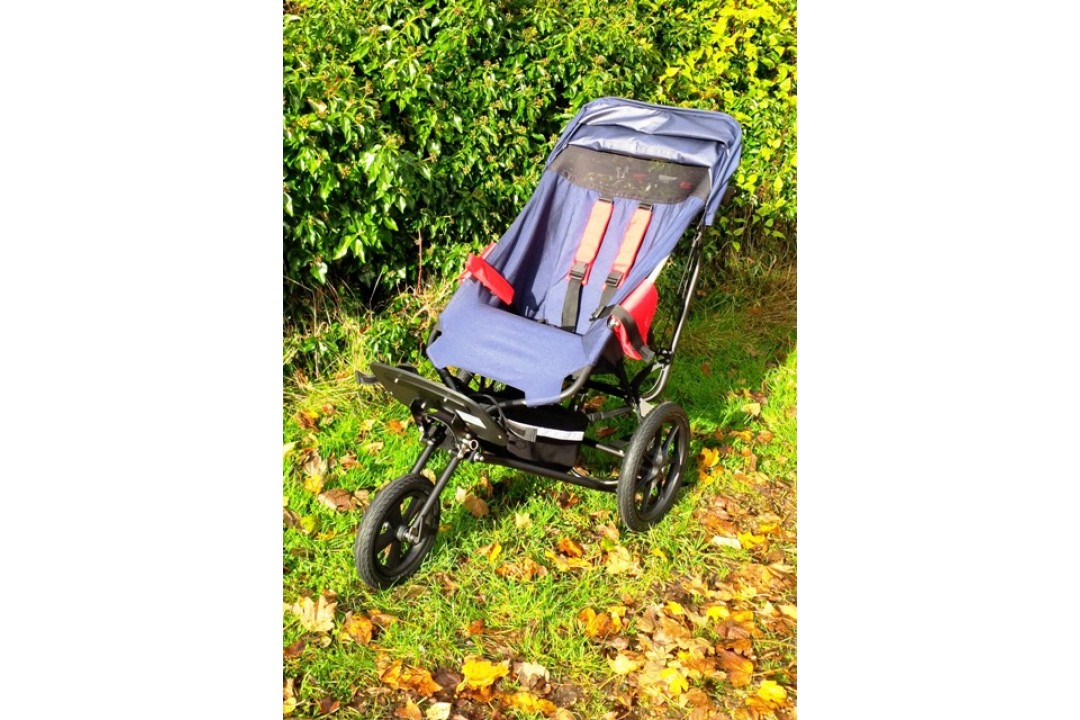 Navy Delta with red pads